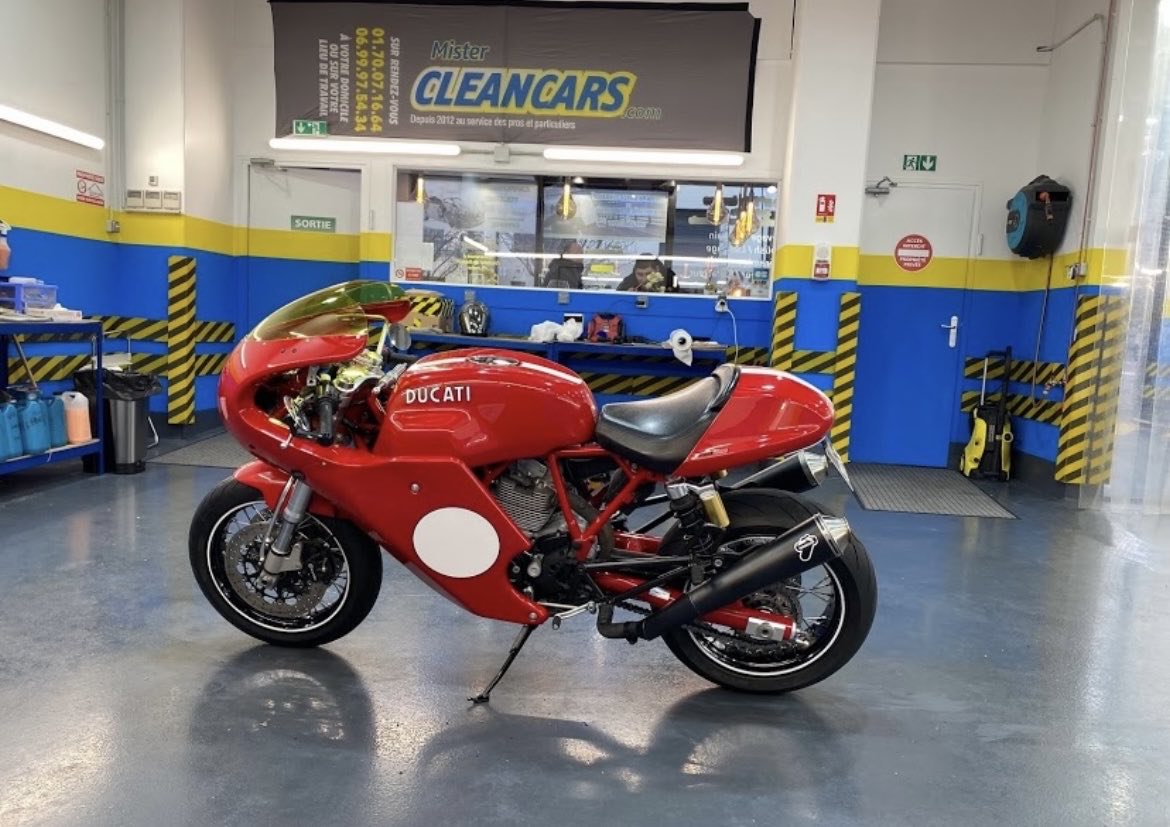Ducati Sport Classic rouge après lavage