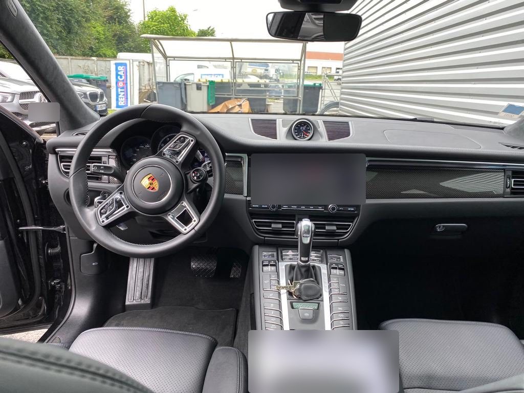 Tableau de bord et sièges de Porsche Macan après nettoyage intérieur